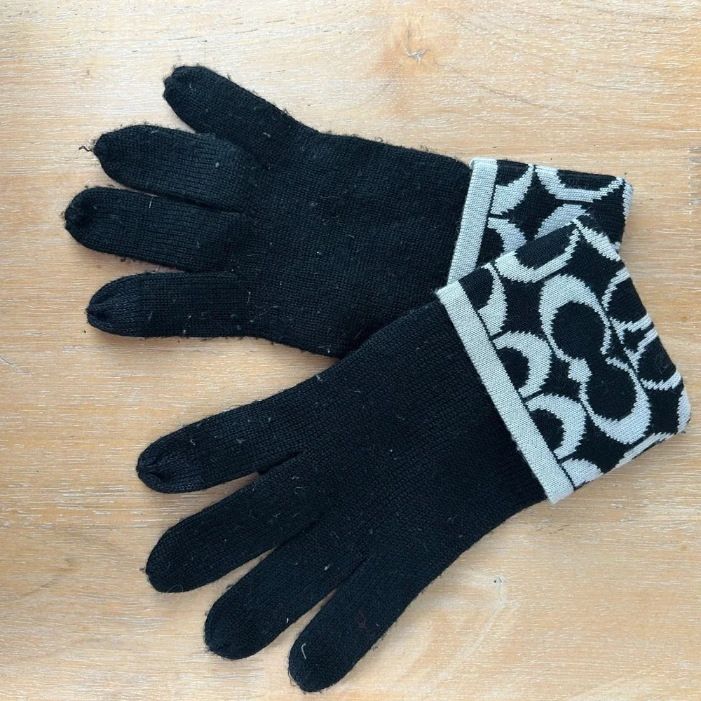Coach Signature Logo Black Knit Gloves Womens One Size Wool Blend Old Money‎